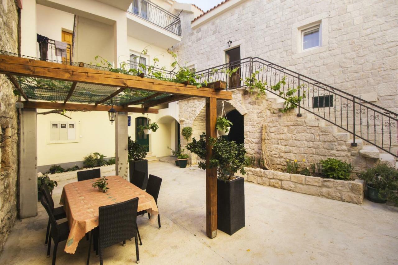 Apartments Dvor - Ap1, Ap2, Ap3 Baška Voda Dış mekan fotoğraf