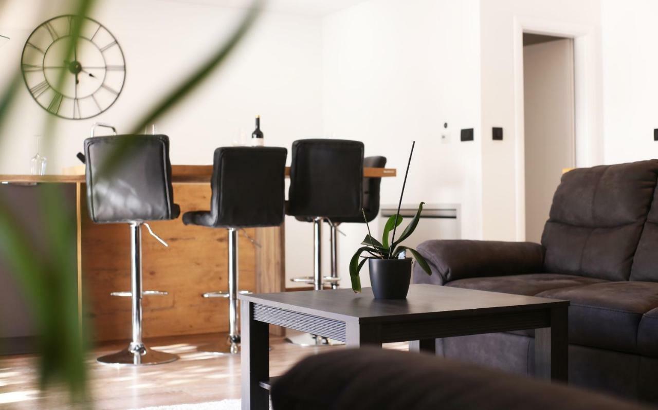 Apartments Dvor - Ap1, Ap2, Ap3 Baška Voda Dış mekan fotoğraf