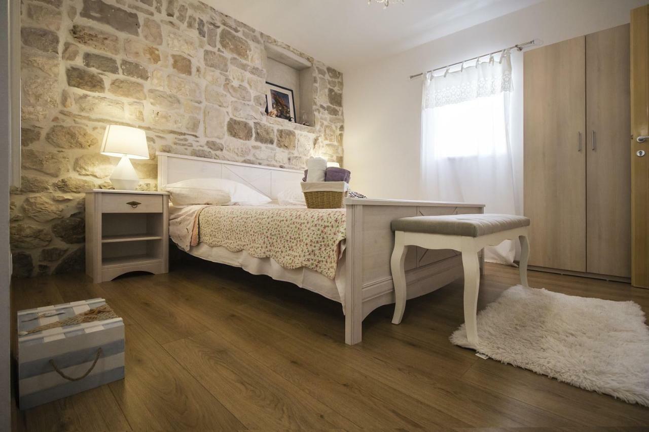 Apartments Dvor - Ap1, Ap2, Ap3 Baška Voda Dış mekan fotoğraf