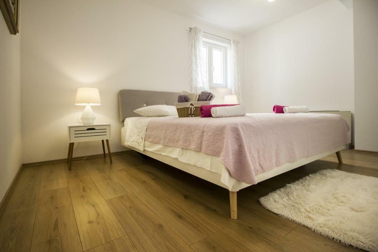 Apartments Dvor - Ap1, Ap2, Ap3 Baška Voda Dış mekan fotoğraf