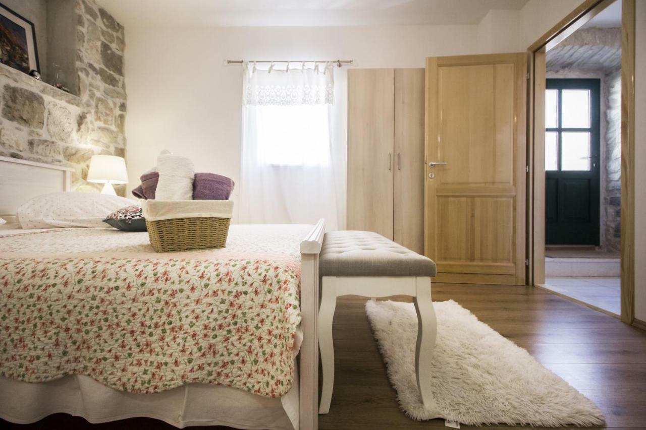 Apartments Dvor - Ap1, Ap2, Ap3 Baška Voda Dış mekan fotoğraf