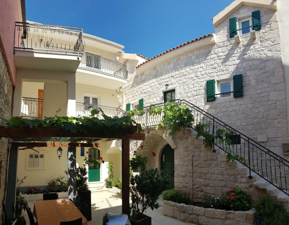 Apartments Dvor - Ap1, Ap2, Ap3 Baška Voda Dış mekan fotoğraf