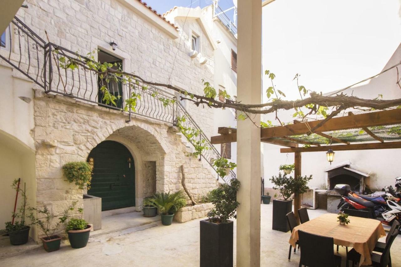 Apartments Dvor - Ap1, Ap2, Ap3 Baška Voda Dış mekan fotoğraf